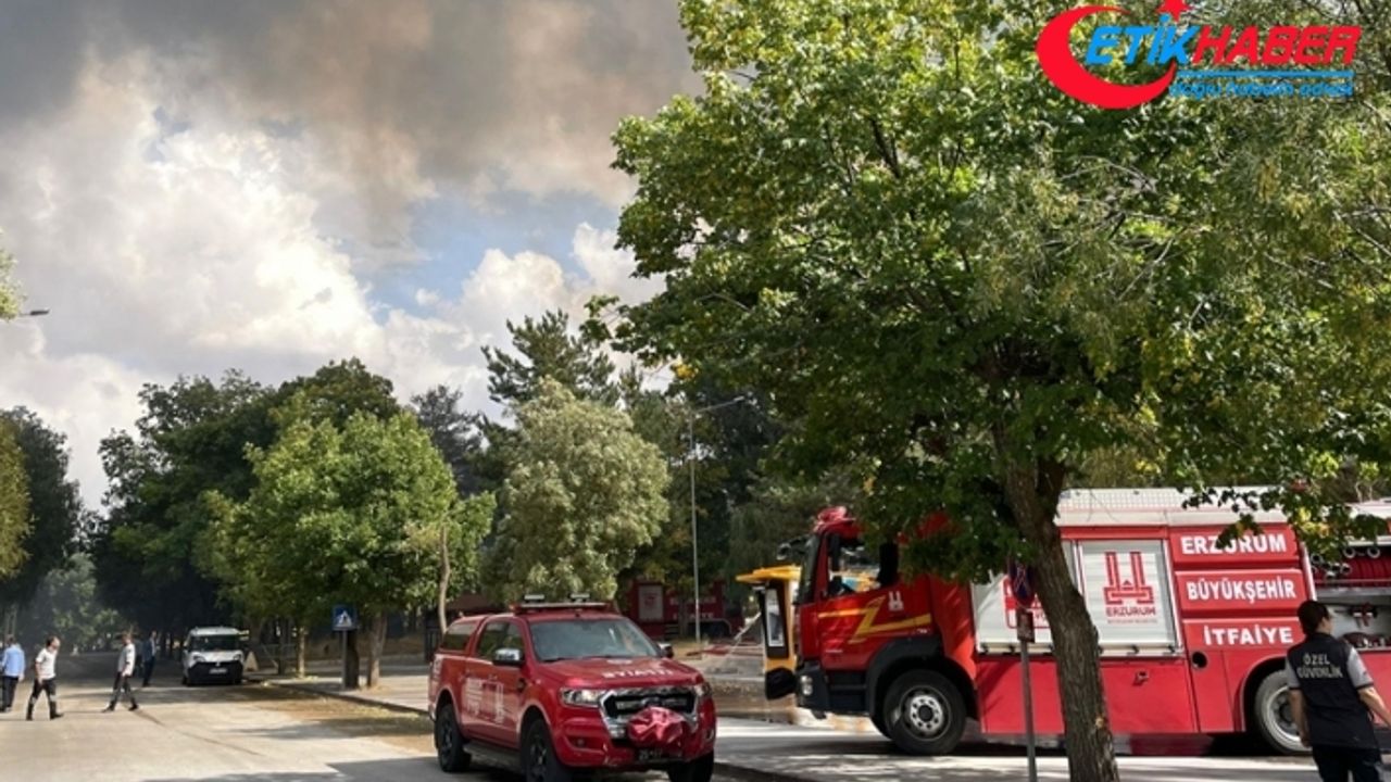 Atatürk Üniversitesinin yemekhanesinde çıkan yangına müdahale ediliyor