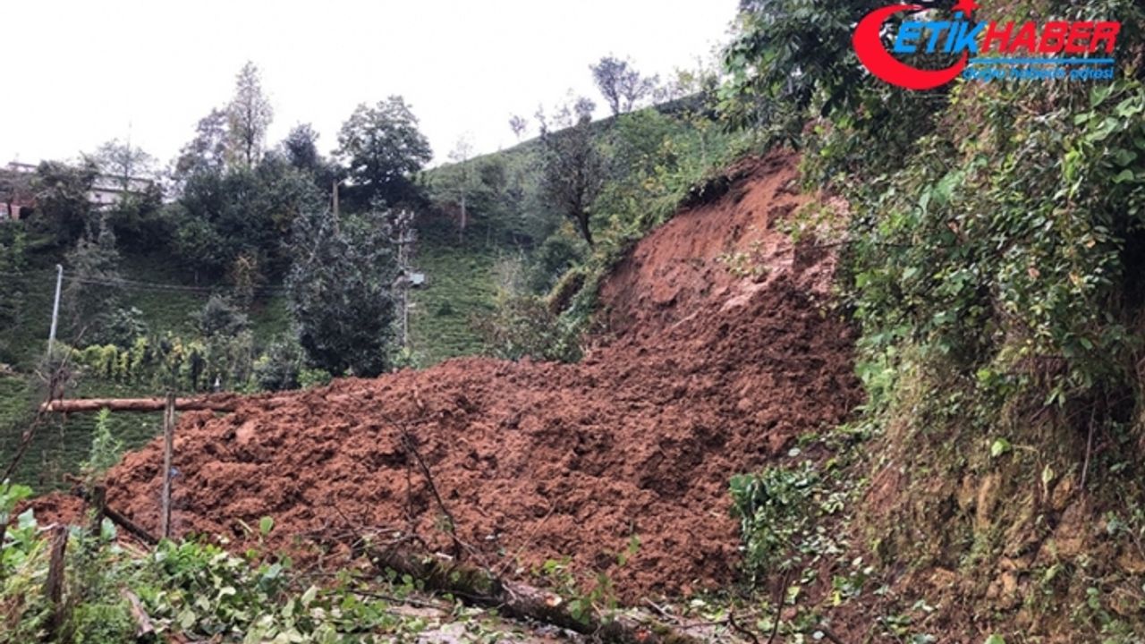Rize'de yağış ve toprak kayması nedeniyle köy yolları kapandı