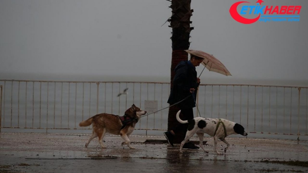 Antalya'da kuvvetli yağış etkisini sürdürüyor