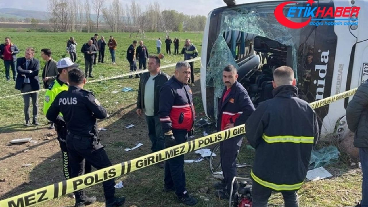 Eskişehir'de devrilen işçi servisindeki 3 kişi öldü, 31 kişi yaralandı