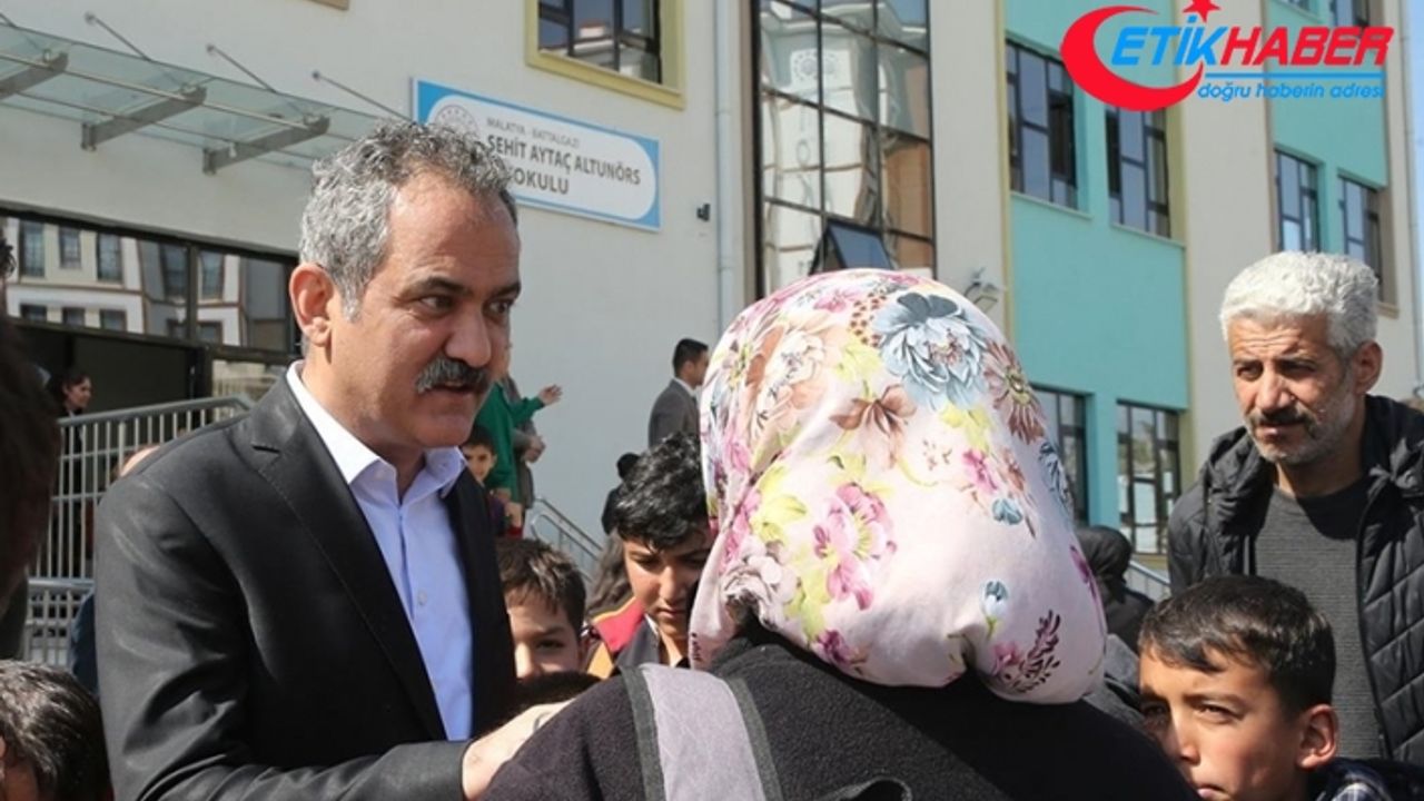 Milli Eğitim Bakanı Özer: Deprem bölgesindeki öğrenciler, farklı illerdeki okullarda sınava girebilecek