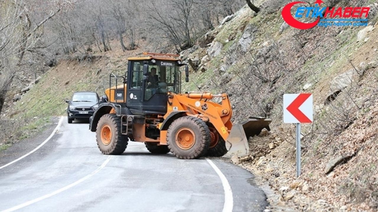 Munzur Çayı'nın taşması nedeniyle kapatılan Tunceli-Ovacık kara yolu ulaşıma açıldı