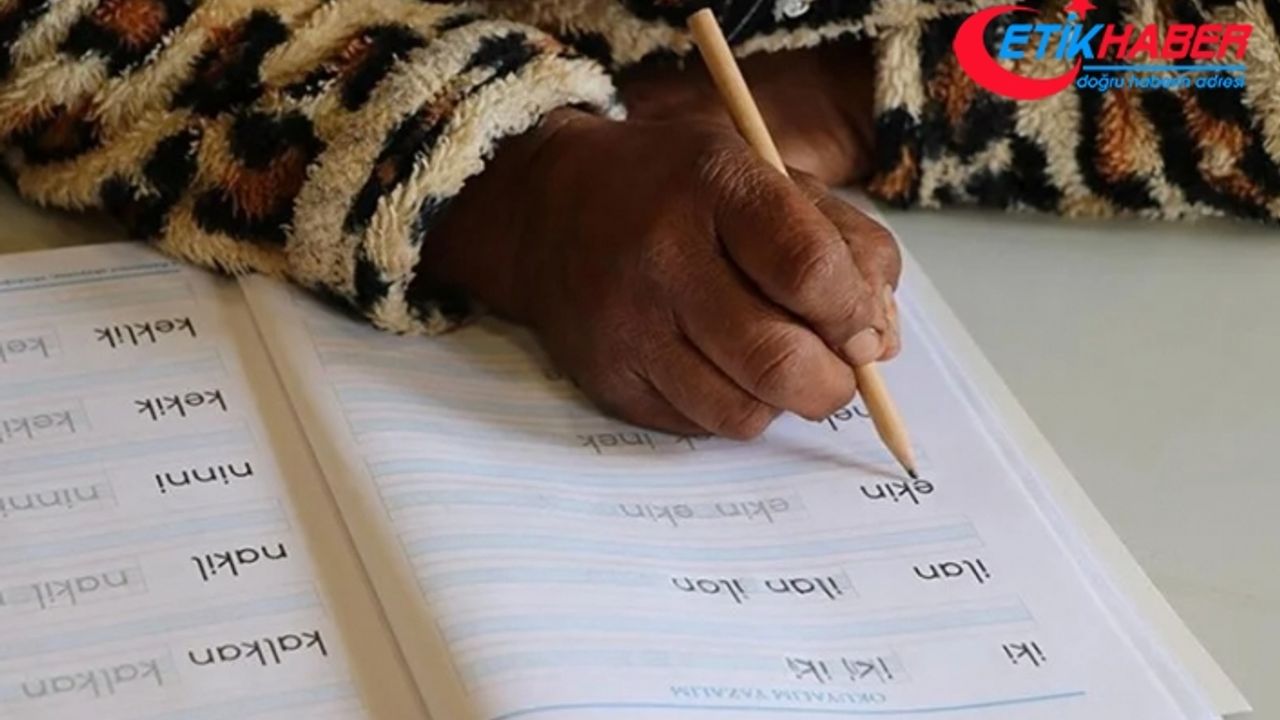 Türkiye'de okuma yazma bilenlerin oranı yüzde 97,6'ya yükseldi