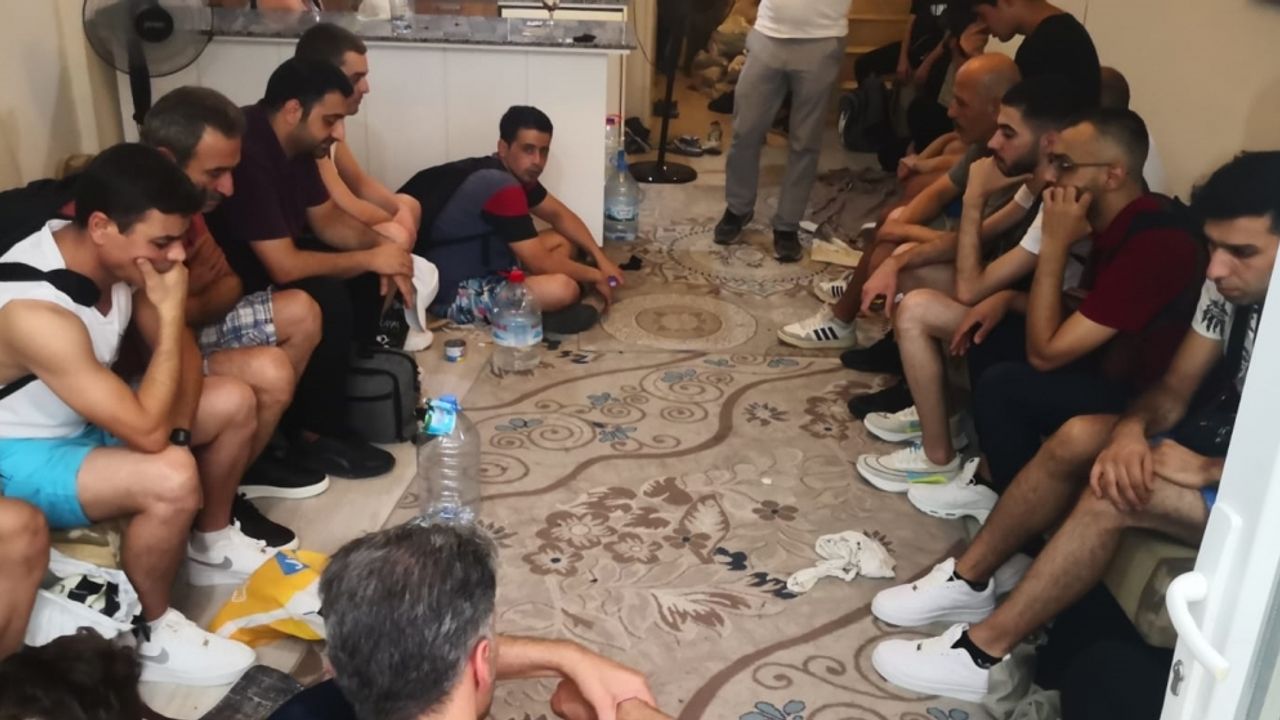 Marmaris'te bir evde 25 düzensiz göçmen yakalandı