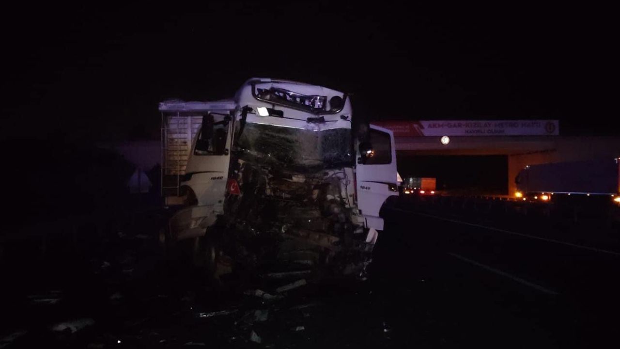 Başkent’te feci kaza: Yolcu otobüsü ile tırın karıştığı kazada 4’ü ağır 27 yaralı