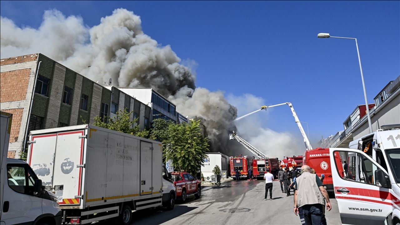 Ankara'da sanayi sitesinde çıkan yangında 2 kişi hayatını kaybetti