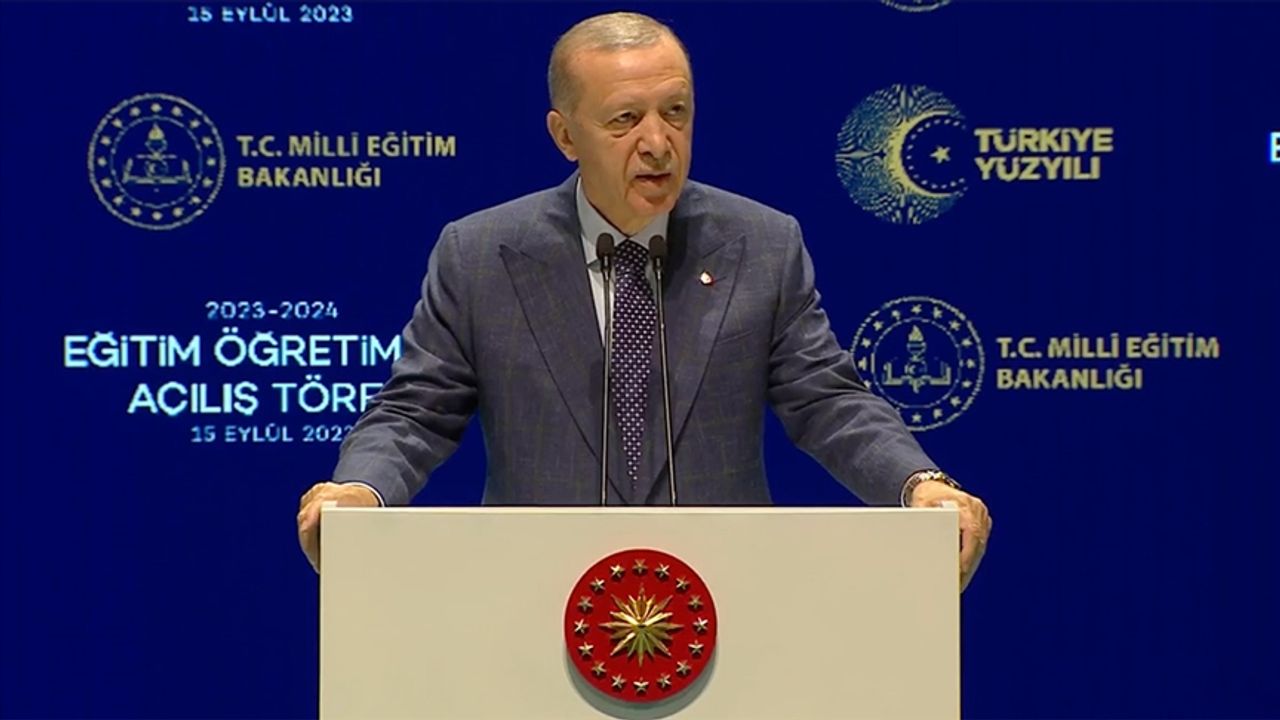 Cumhurbaşkanı Erdoğan: Ücretli öğretmenler ve usta öğreticilerin saatlik ek ders ücretlerinde yüzde 25 artışa gidiyoruz
