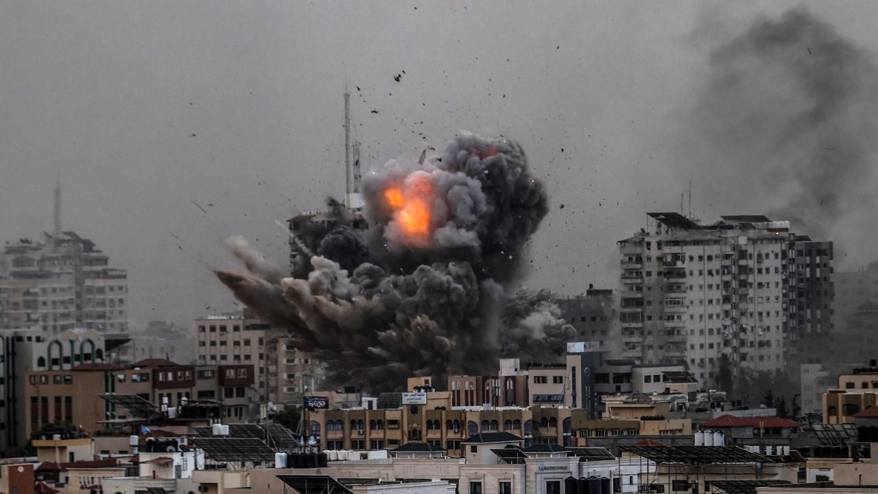 İsrail, Lübnan'ın güney bölgelerini topçu atışlarıyla vurdu
