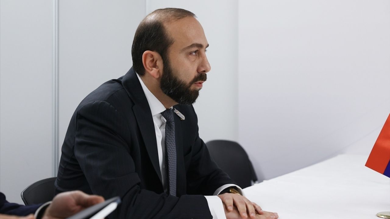 Rusya ve Ermenistan Dışişleri bakanları, temasların sürdürülmesine ihtiyaç olduğunu teyit etti