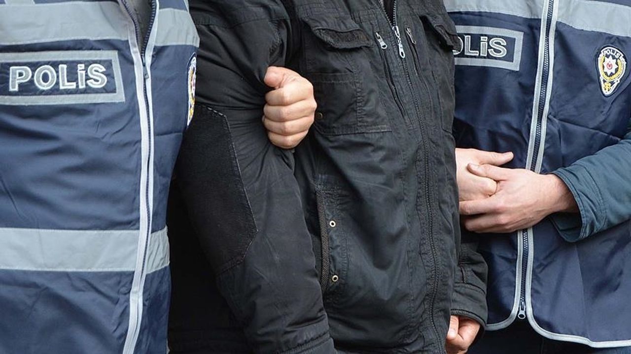 İzmir'de FETÖ operasyonunda 19 kişi gözaltına alındı
