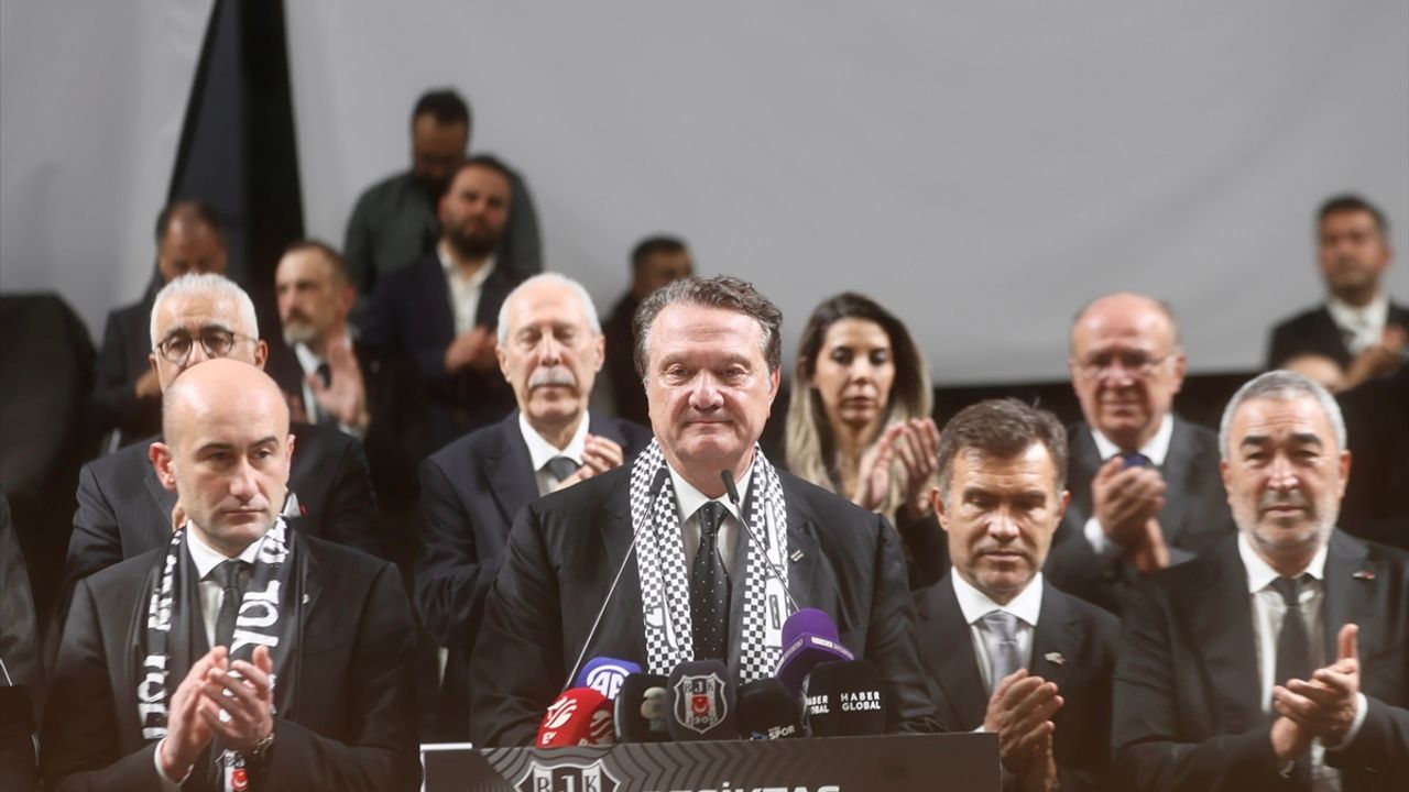 Beşiktaş Kulübünün yeni başkanı Hasan Arat, teşekkür konuşması yaptı: