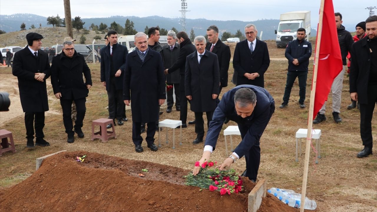 İçişleri Bakanı Yerlikaya'dan Kahramanmaraşlı şehit ailesine taziye ziyareti
