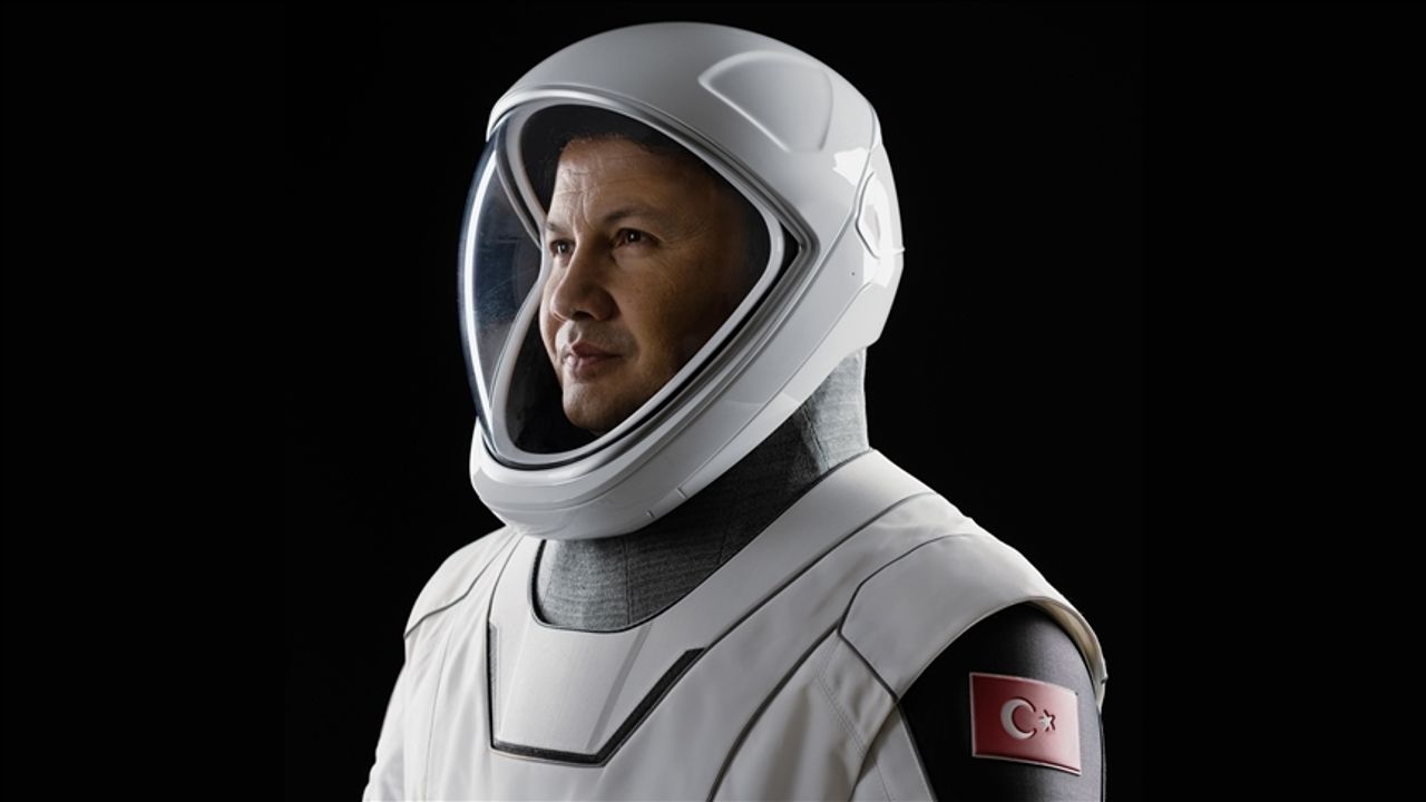 İlk Türk astronot Alper Gezeravcı, uzayda "tarih yazmaya" başladı