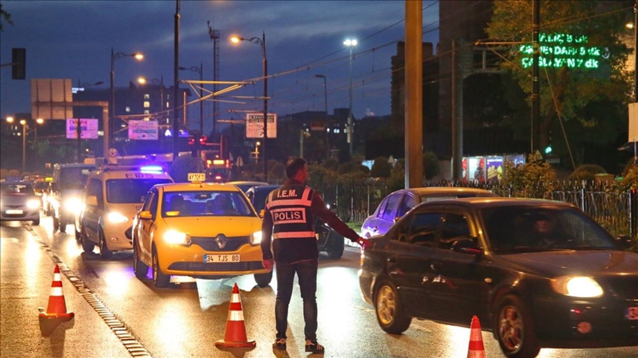 İstanbul'da asayiş uygulamasında aranan 718 zanlı yakalandı