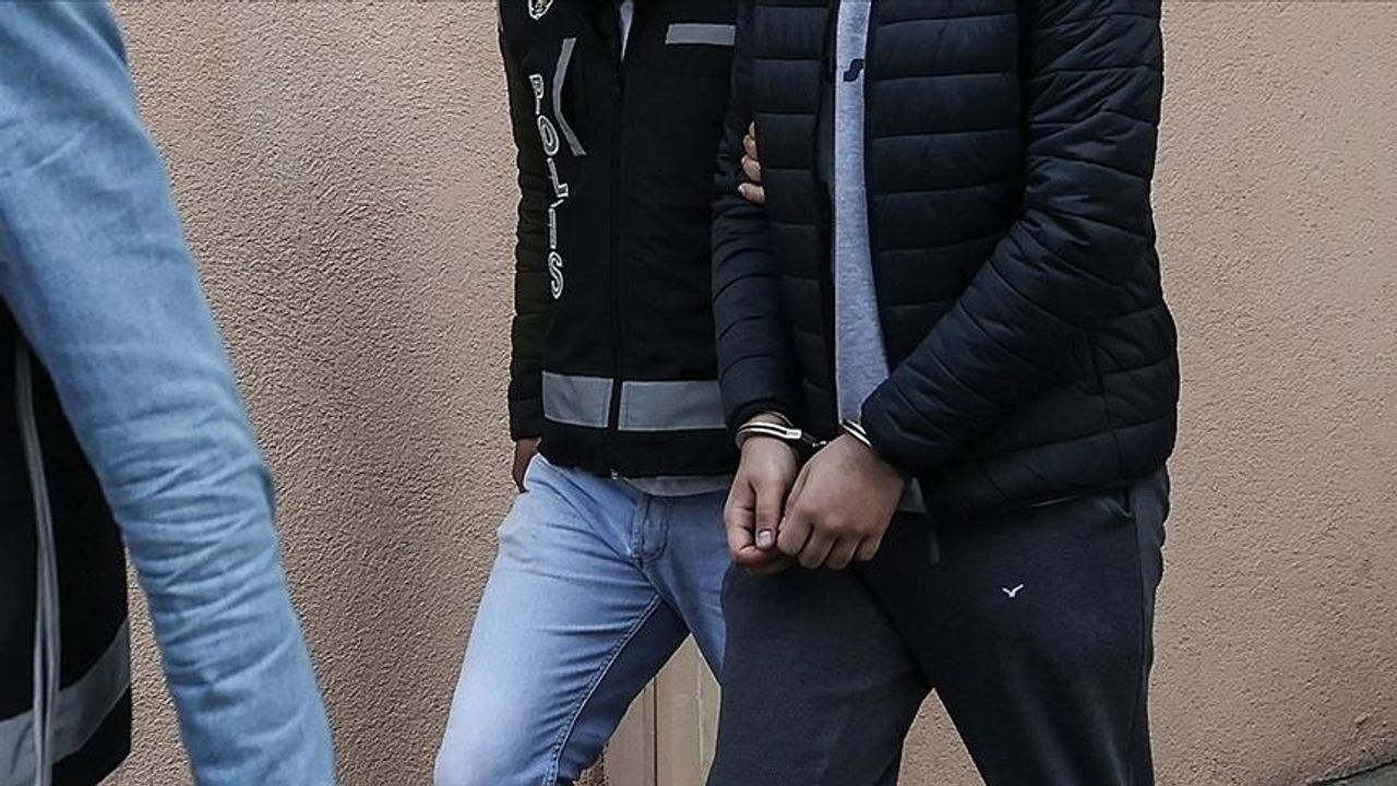 İzmir’de FETÖ ve PKK’ya operasyon: 9 gözaltı