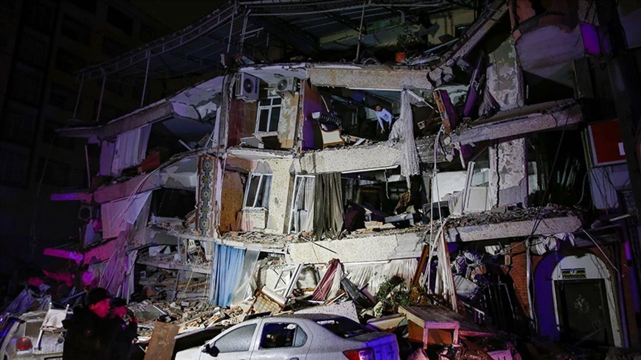 Diyarbakır'da depremlerde 363 kişinin öldüğü 5 binaya ilişkin 19 sanığa dava açıldı