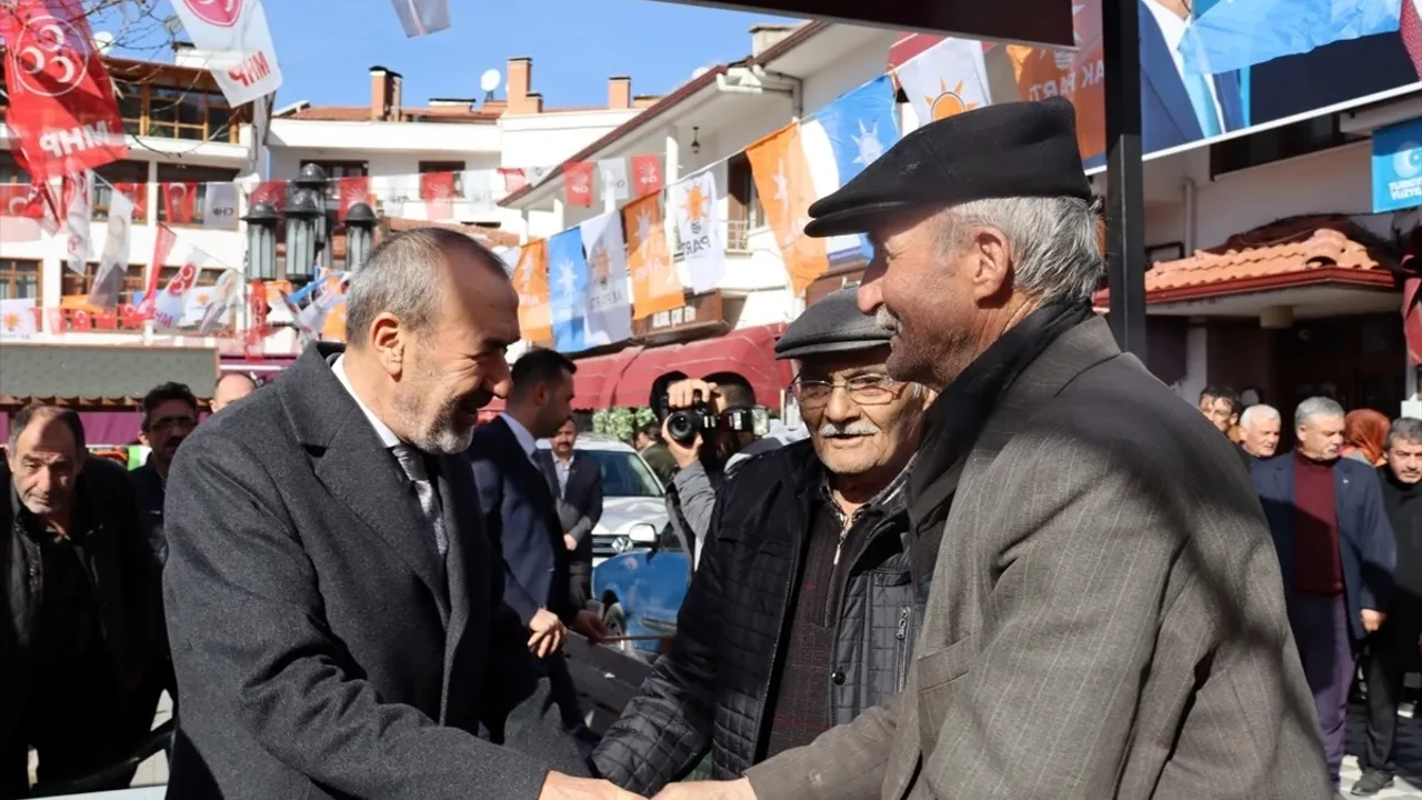 MHP Genel Başkan Yardımcısı Yaşar Yıldırım Nallıhan'da esnafı ziyaret etti
