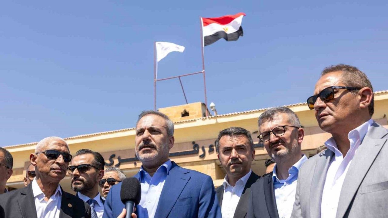 Bakan Fidan, Refah sınırında:  “Hep beraber bu katliamı burada durdurmazsak, insanlık olarak bu katliamın ortağı olacağız”
