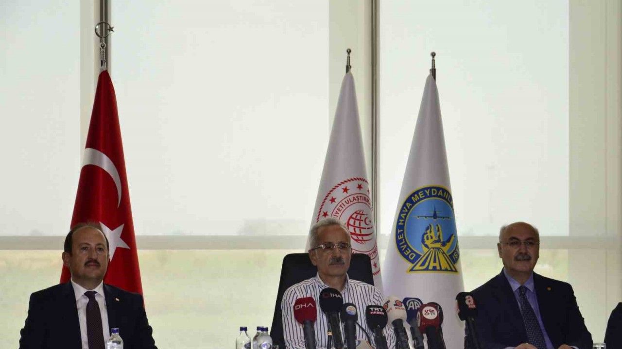 Bakan Uraloğlu: "(Instagram) Asla bir yasaklı zihniyet içerisinde değiliz, bir an önce çözelim istiyoruz"