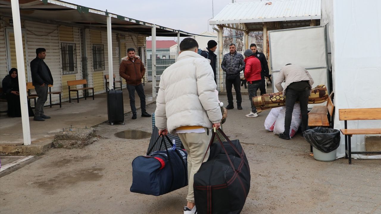 Türkiye'deki Suriyelilerin Kilis'ten ülkelerine dönüşü sürüyor