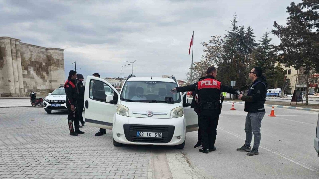 Sultanhanı’nda polisten uzun namlulu silahlarla ‘şok’ uygulama