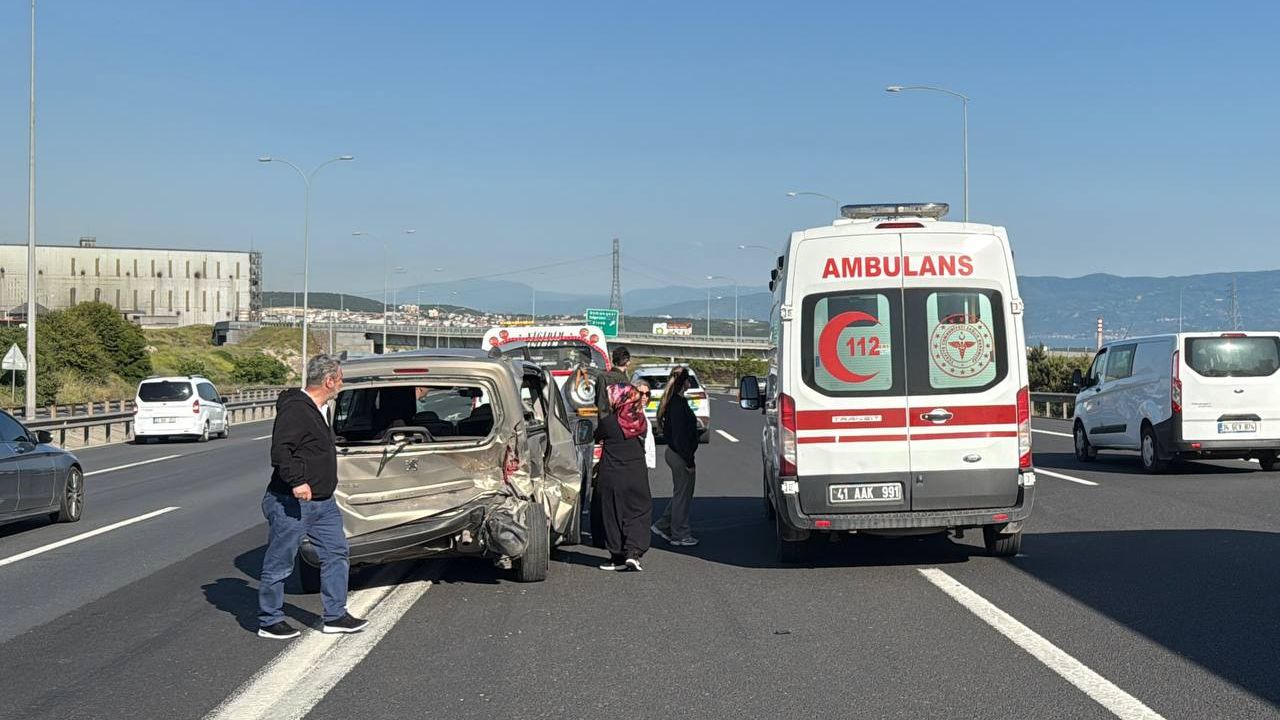 Anadolu Otoyolu'nun Kocaeli kesimindeki kaza ulaşımı aksattı