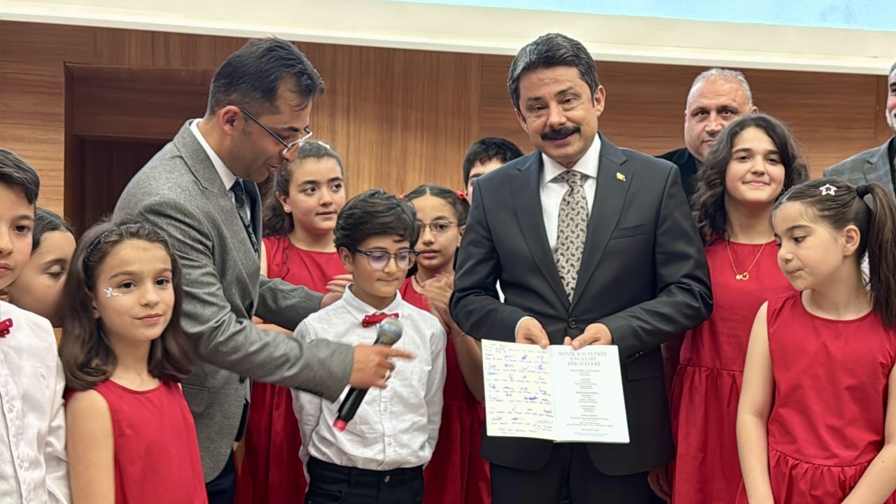 Kırşehir'de ilkokul öğrencilerinin yazdığı kitabın geliriyle alınan 32 tekerlekli sandalye dağıtıldı