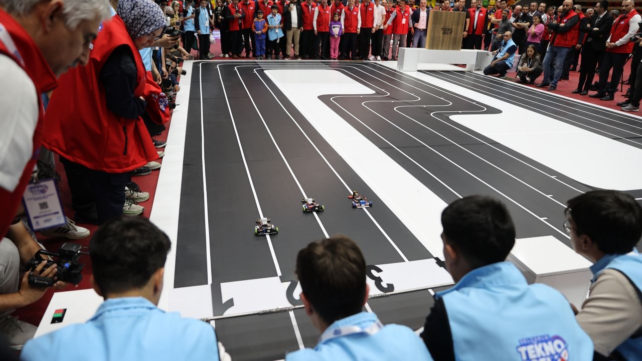 Konya'da TEKNO-SEL 2025 Teknoloji ve Robot Yarışması başladı