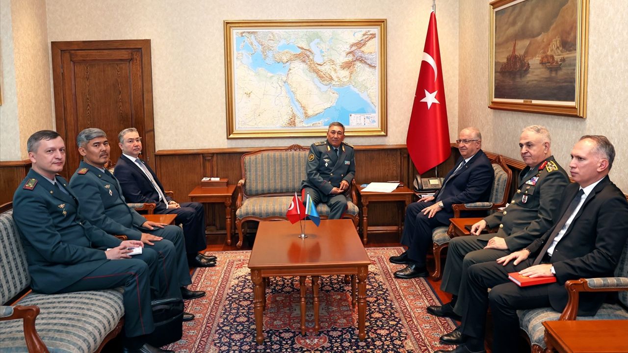 Milli Savunma Bakanı Güler, Kazakistan Genelkurmay Başkanı Kemaletdinov'u ağırladı