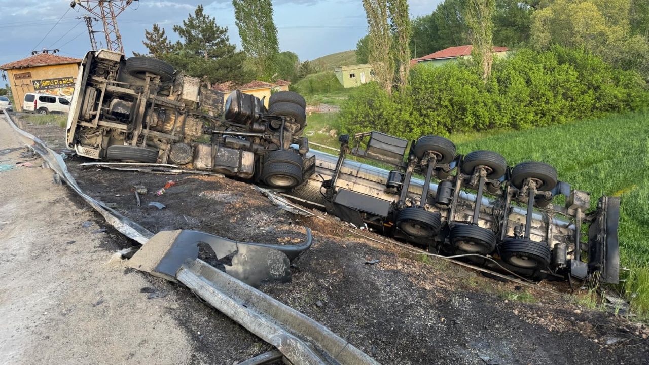 Yozgat'ta devrilen tankerin sürücüsü yaralandı