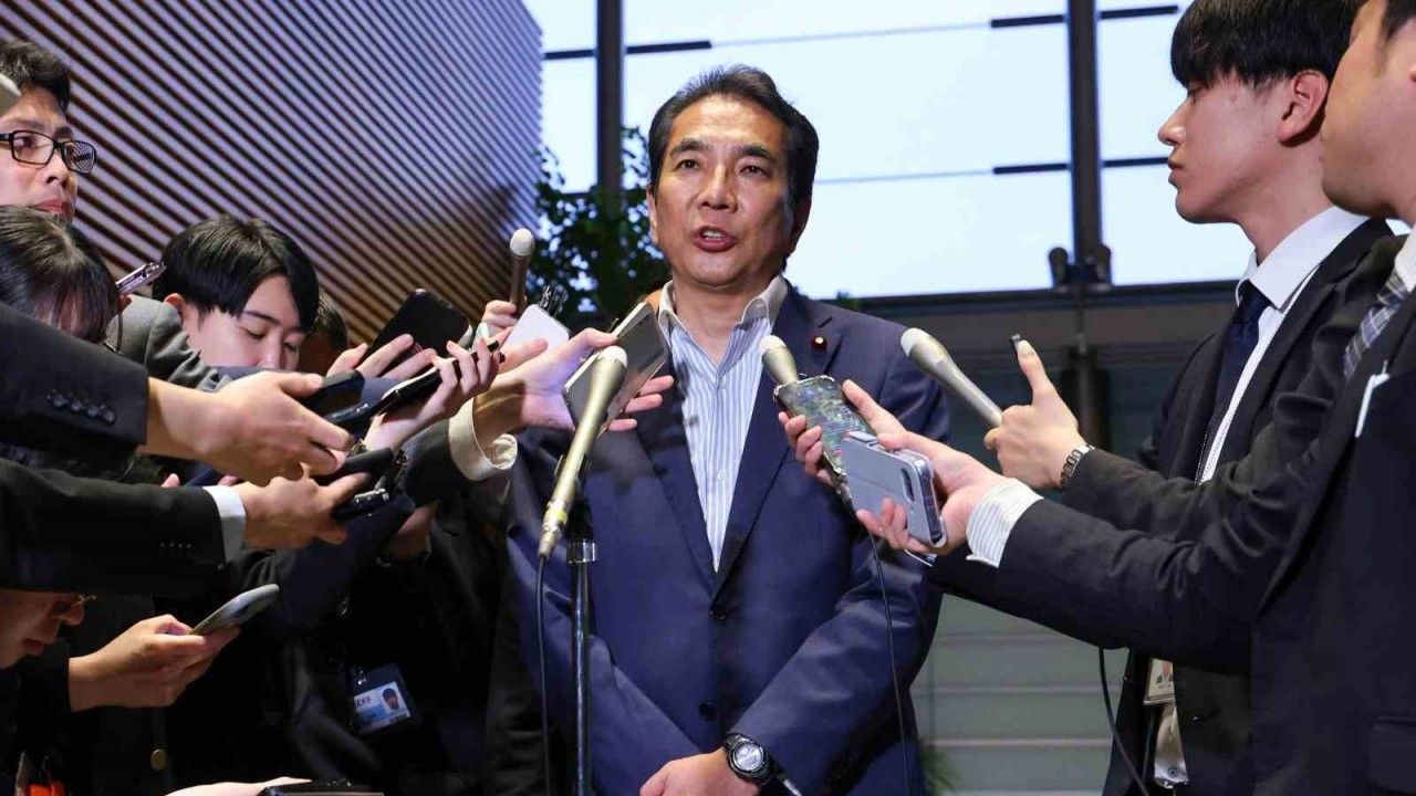 Japon bakan "bağışlanan pirinçler" sayesinde pirinç satın almadığını söyledi, istifa etti