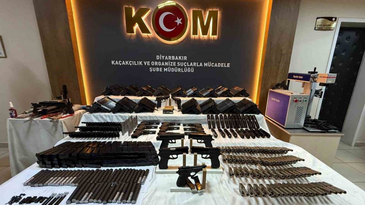 Oyuncakçı görünümündeki iş yerinden cephane çıktı: 4 gözaltı