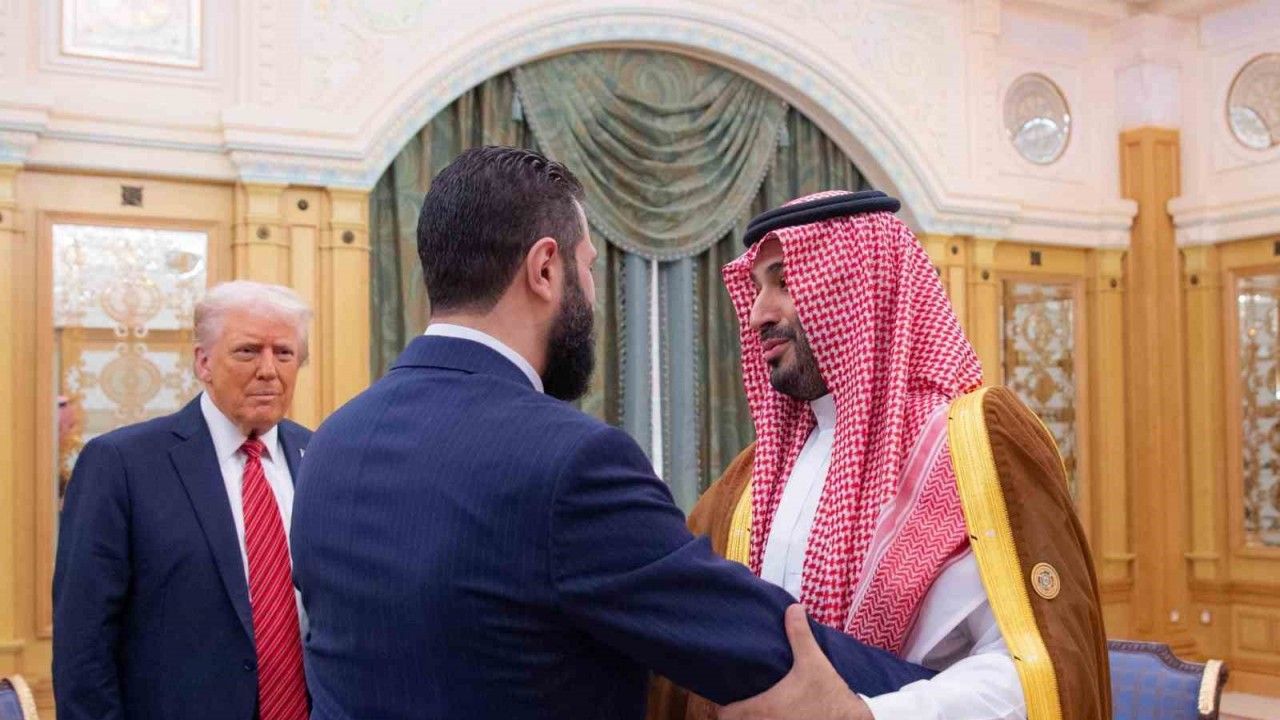 Trump, Riyad’da eş-Şara ile görüştü