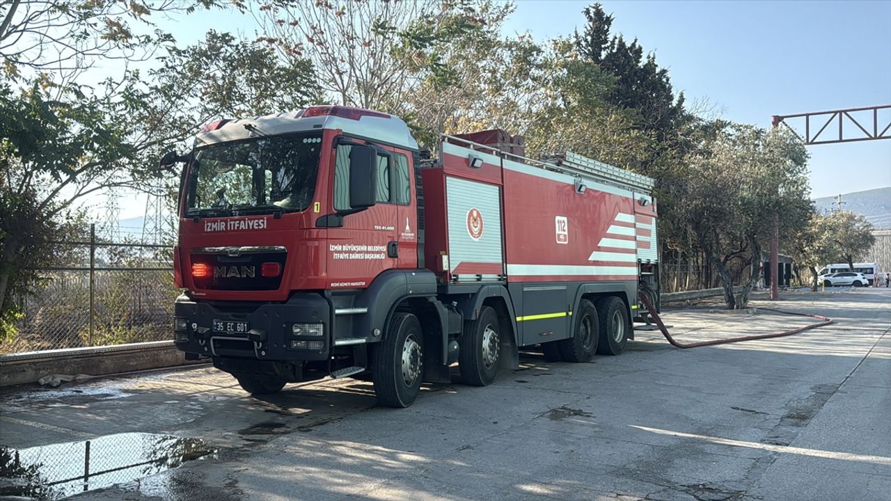 İzmir'de otluk alanda çıkan yangın kontrol altına alındı