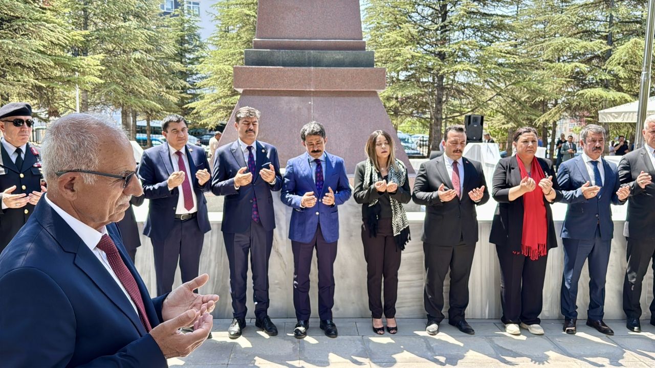 Kayseri, Kırıkkale ve Kırşehir'de 15 Temmuz dolayısıyla şehitlikler ziyaret edildi