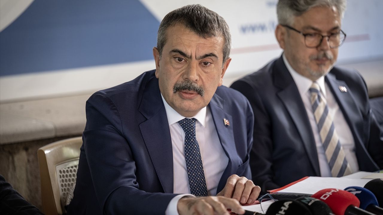 Milli Eğitim Bakanı Tekin, basın mensuplarıyla bir araya geldi: