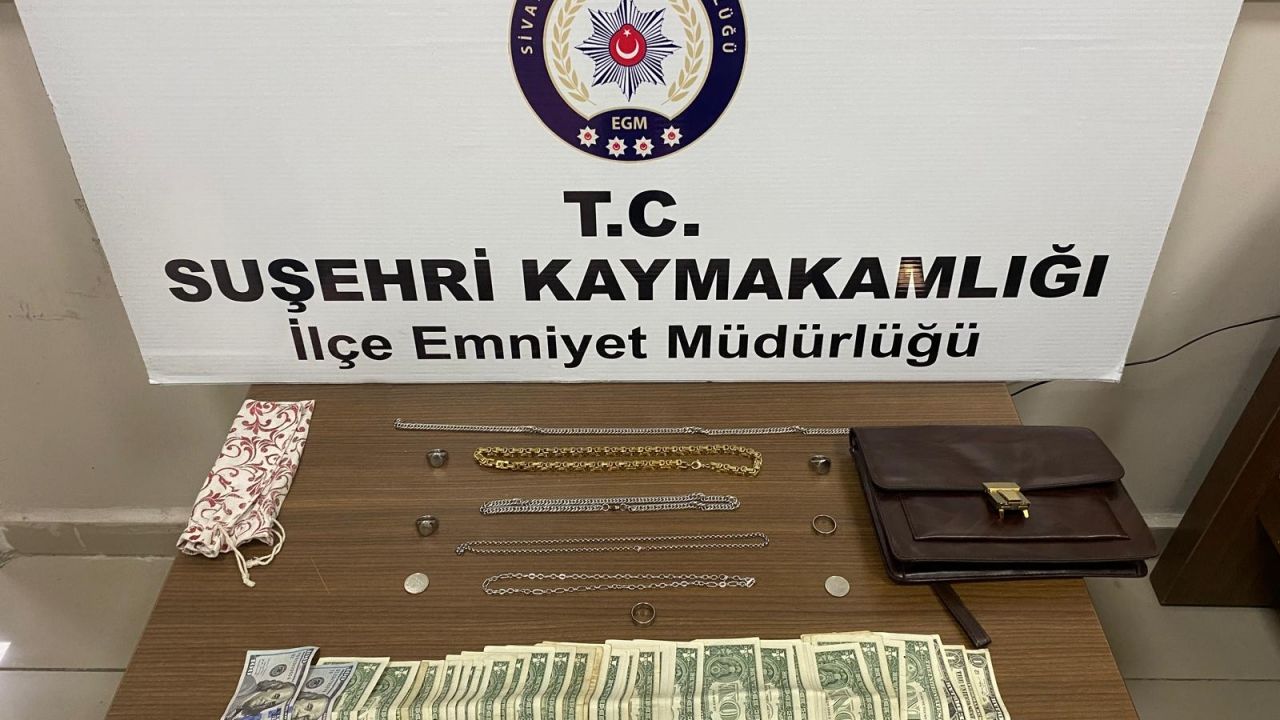 Sivas'ta kuyumcudan altın çalan yabancı uyruklu 3 zanlı Artvin'de yakalandı