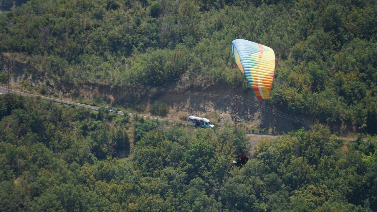 Uçmakdere'de adrenalin tutkunları gökyüzüyle buluşuyor