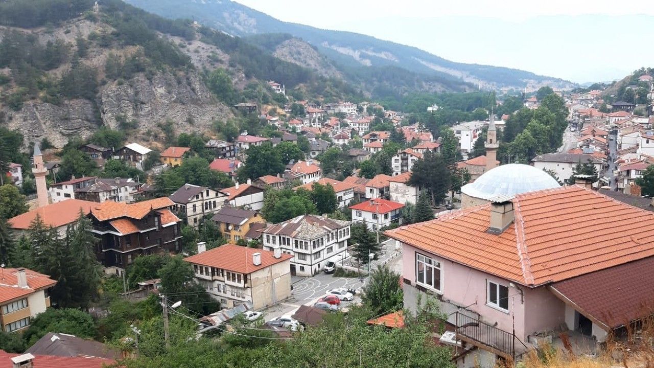 Bolu’da kaya düşmesi riski altındaki evler için tahliye kararı: 30 gün süre verildi