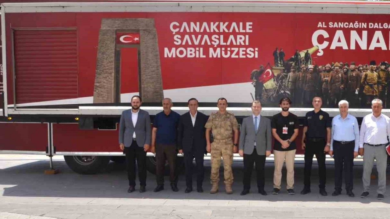 "Çanakkale Savaşları Mobil Müzesi" Tatvan’da ziyarete açıldı