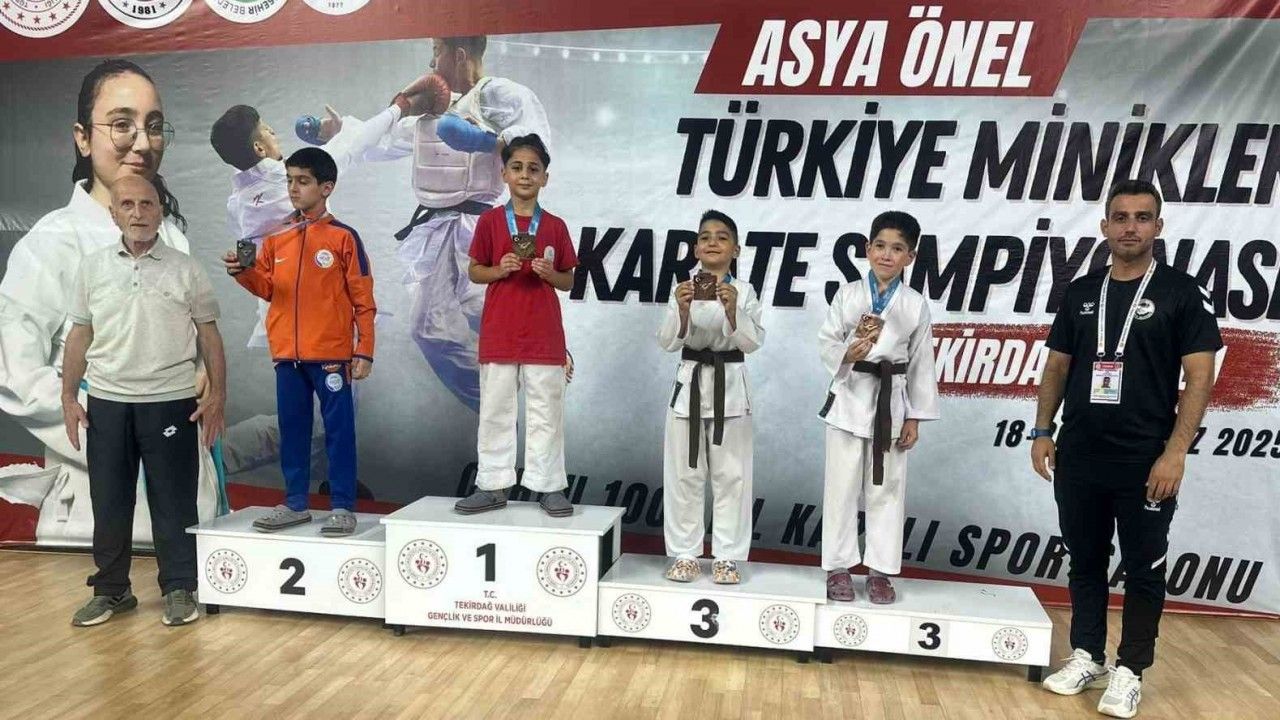 Körfezli minik karateciler Türkiye şampiyonasında altın ve bronz madalya aldı