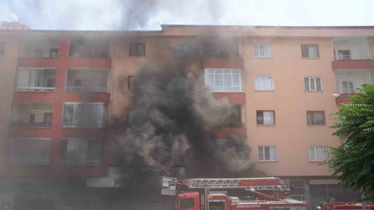 Niğde’de iş yeri deposunda yangın