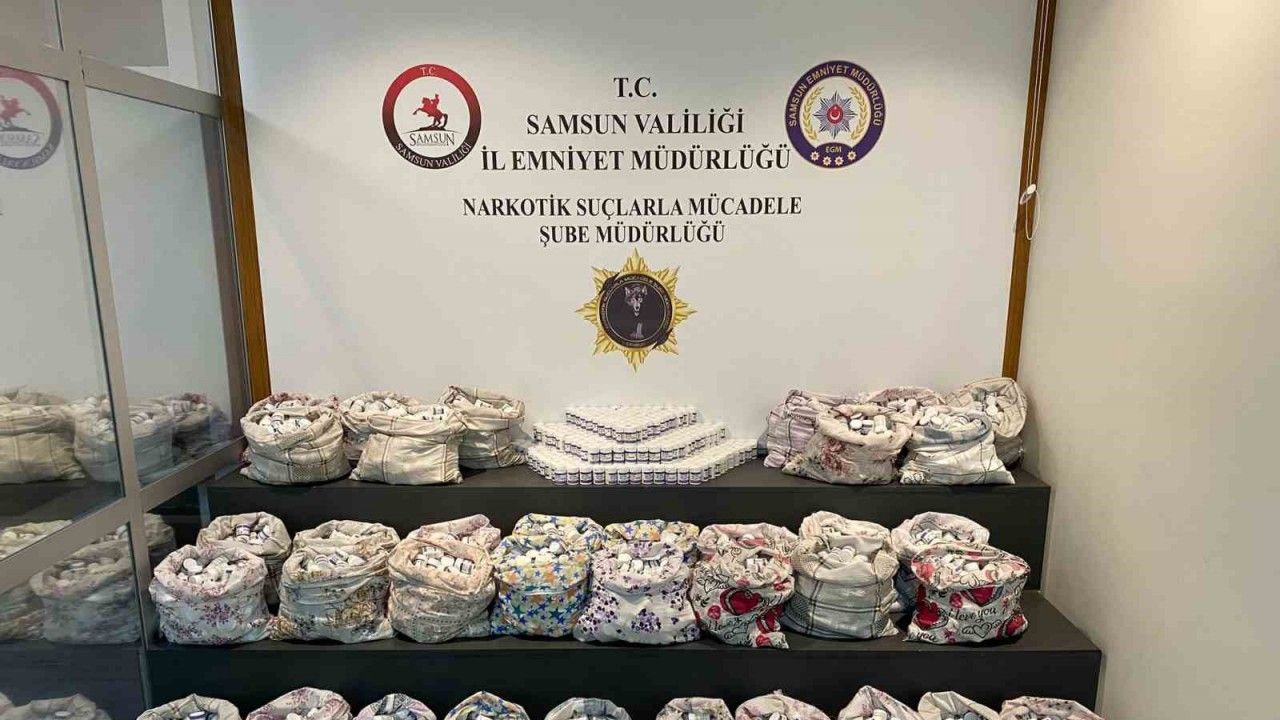 Samsun’da yastık kılıfları içine gizlenmiş 265 bin adet uyuşturucu hap ele geçirildi