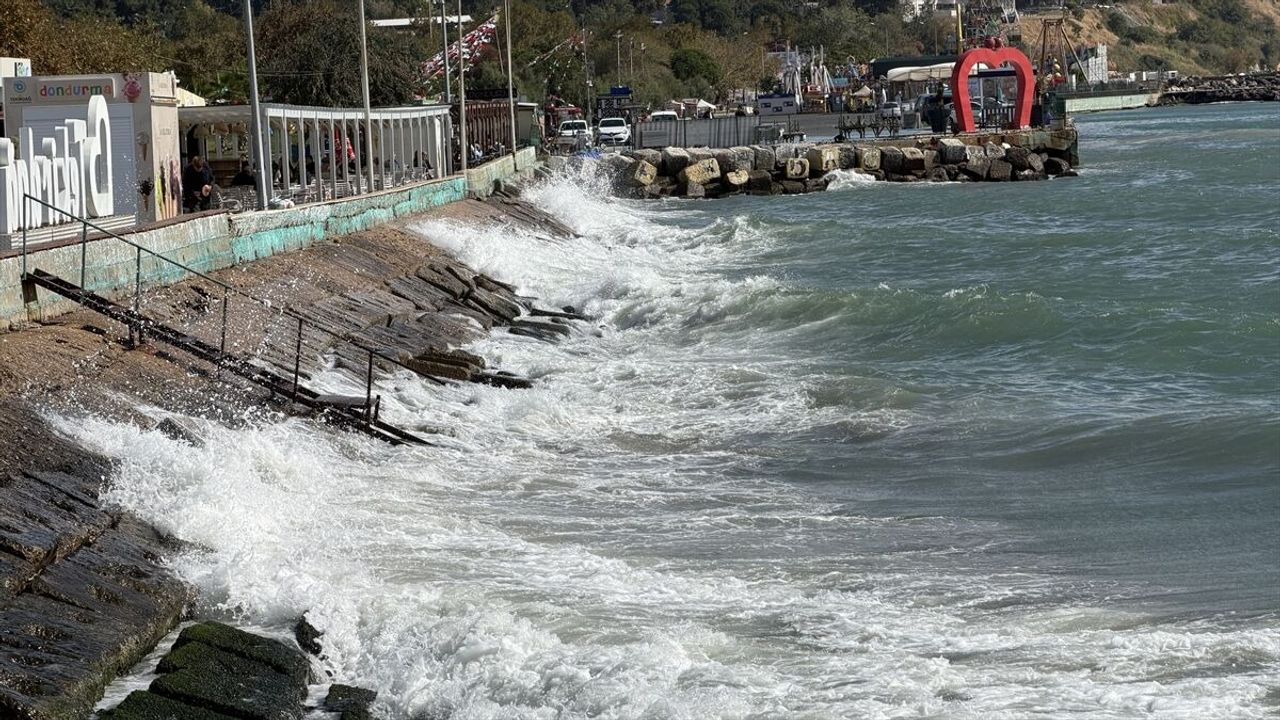 Tekirdağ'da Fırtına 5 Gündür Deniz Ulaşımını Olumsuz Etkiliyor
