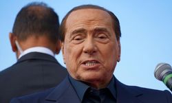 İtalya'da Berlusconi'nin Putin'e dair sözleri ve iki liderin hediyeleşmesi tartışılıyor