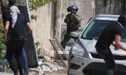 İsrail güçleri, Batı Şeria'ya düzenledikleri gece baskınlarında en az 12 Filistinliyi gözaltına aldı