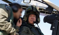 İsrail Savunma Bakanı, Gazze'ye bombardımanı helikopterden izledi