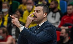 Anadolu Efes'te başantrenör Erdem Can ile yollar ayrıldı