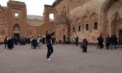 Tarihi İshak Paşa Sarayı Ramazan Bayramı’nda ziyaretçi akınına uğradı