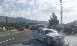 Elazığ'da iki otomobilin çarpıştığı kazada 2 kişi öldü, 5 kişi yaralandı